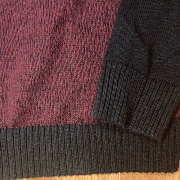❤️‍🔥5/20$ GAP💫 Black and Burgundy Long Sleeve Crew Neck Sweater - Picture 3 of 6